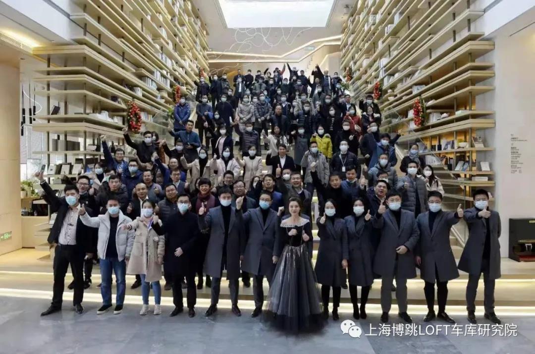梁平全国一百多人在华侨城汉口道6号参观研讨LOFT专利车库技术！